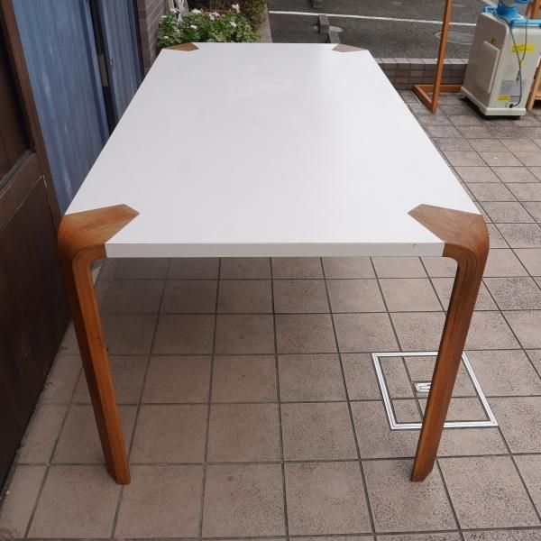 Tendo(天童木工)より建築家 坂倉準三の研究所がデザインした Tendo(天童木工)より建築家 坂倉準三の研究所がデザインした