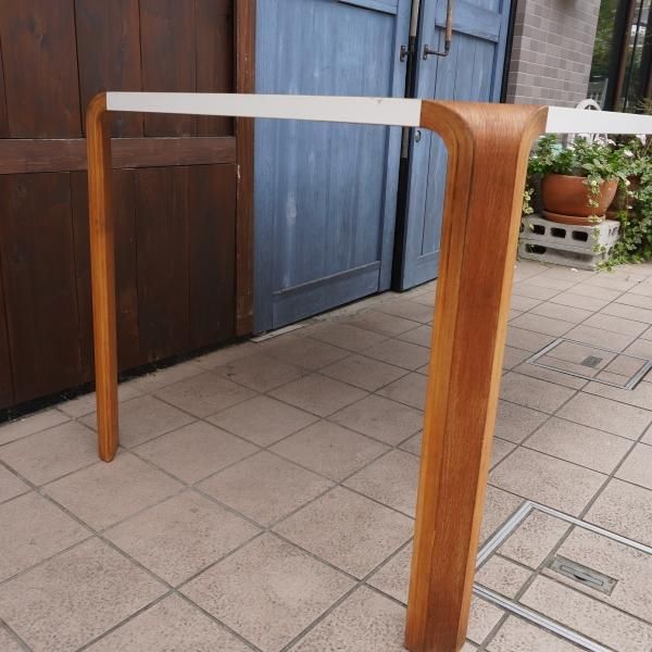 Tendo(天童木工)より建築家 坂倉準三の研究所がデザインした Tendo(天童木工)より建築家 坂倉準三の研究所がデザインした