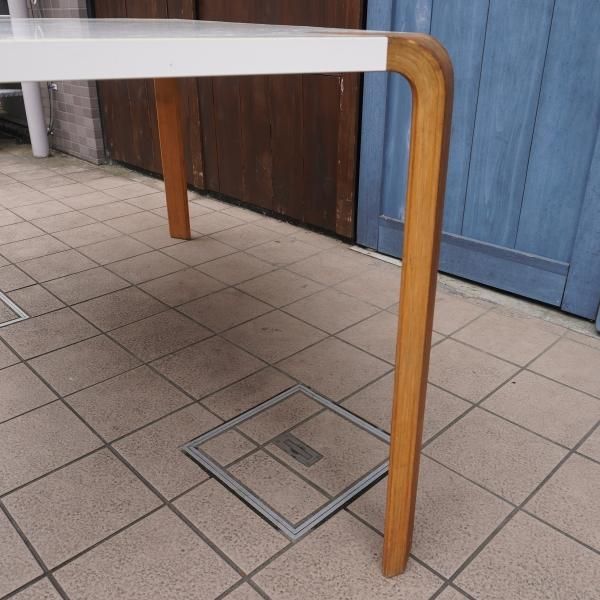 Tendo(天童木工)より建築家 坂倉準三の研究所がデザインした Tendo(天童木工)より建築家 坂倉準三の研究所がデザインした