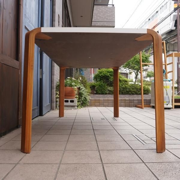 Tendo(天童木工)より建築家 坂倉準三の研究所がデザインした Tendo(天童木工)より建築家 坂倉準三の研究所がデザインした