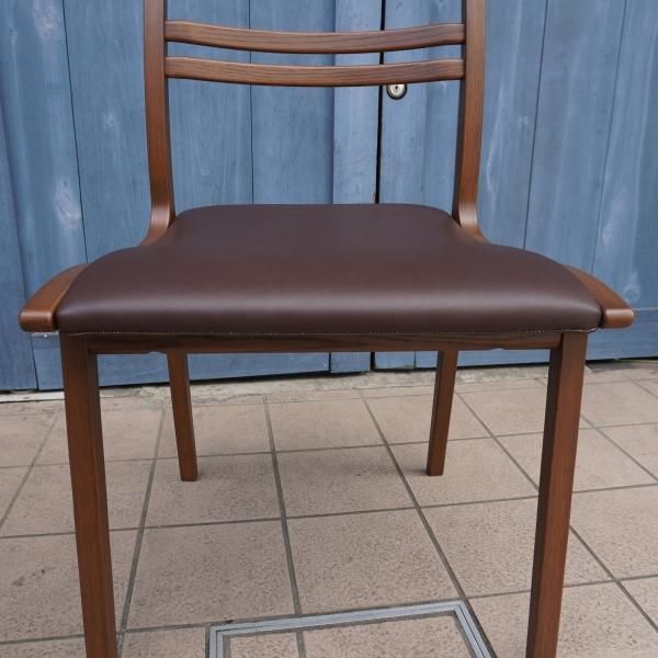 FUJI FURNITURE(冨士ファニチア)のCalm(カーム) ダイニングチェア 2脚セットです。曲木のフォルムを採用した軽量で 丈夫なアームレスチェア。モダン風や和風な空間など様々なスタイルに♪ - kokoelma -ココエルマ- 雑貨・中古家具・北欧家具・アンティーク家具の通販  
