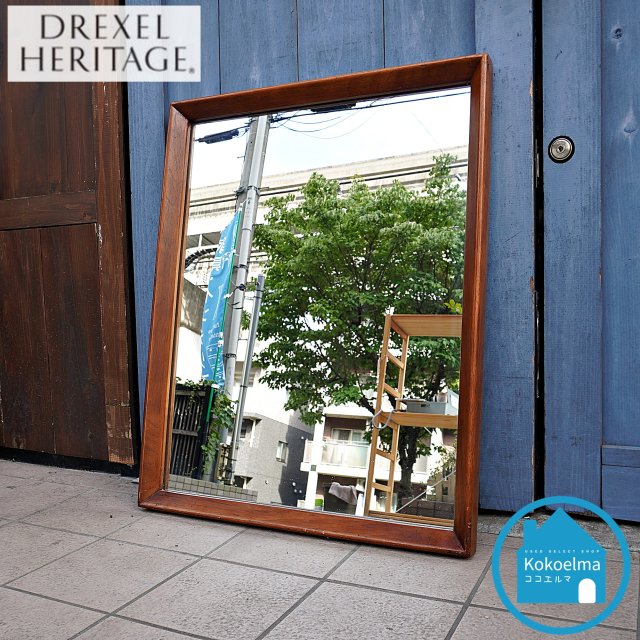 DREXEL HERITAGE (ドレクセル ヘリテイジ) のRISHEL(リシェル)シリーズのミラー。ミッドセンチュリーの家具を彷彿とさせるデザインはお部屋のさりげないアクセントにおススメの鏡です♪
