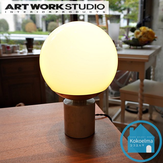 ART WORK STUDIO(アートワークスタジオ)のGroove-table lamp(グルーブ テーブルランプ)です！ガラス、真鍮、大理石、スチールからなる現代的なデザイン。ナイトスタンドにも♪