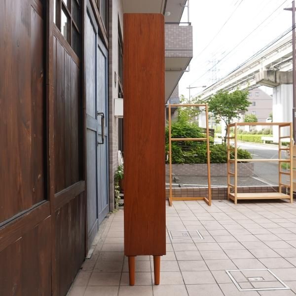 デンマークより入荷したチーク材 ブックシェルフです。シンプル デンマークより入荷したチーク材 ブックシェルフです。シンプル