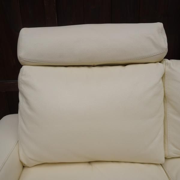 人気の無印良品(MUJI)のフェザーを使用した本革張り2シーター 人気の無印良品(MUJI)のフェザーを使用した本革張り2シーター