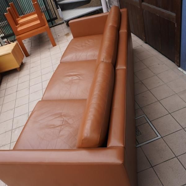 Knoll(ノル)よりCharles Pfister(チャールズ・フィスター)による Knoll(ノル)よりCharles Pfister(チャールズ・フィスター)による
