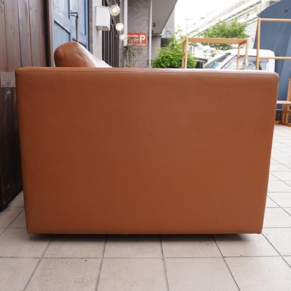 Knoll(ノル)よりCharles Pfister(チャールズ・フィスター)による Knoll(ノル)よりCharles Pfister(チャールズ・フィスター)による