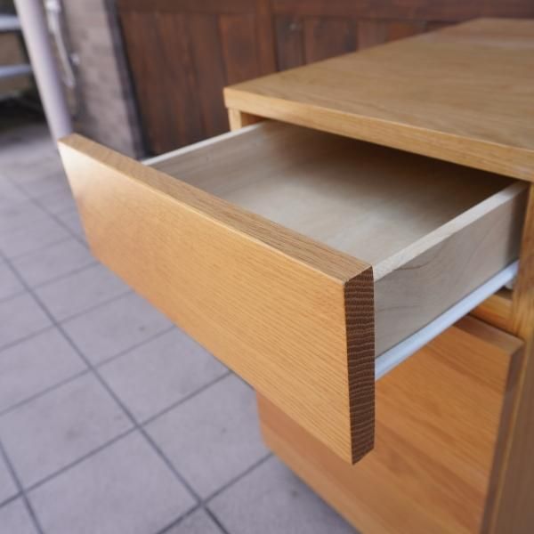 人気のMUJI(無印良品)のオーク無垢材 デスクワゴンです