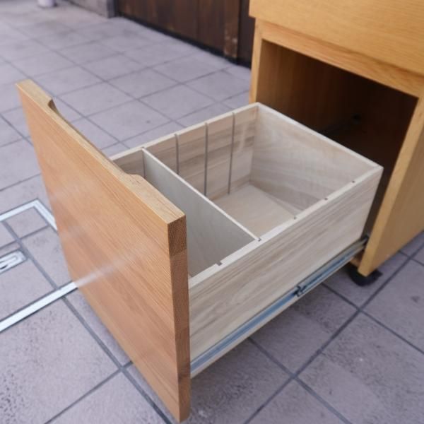 人気のMUJI(無印良品)のオーク無垢材 デスクワゴンです 人気のMUJI(無印良品)のオーク無垢材 デスクワゴンです