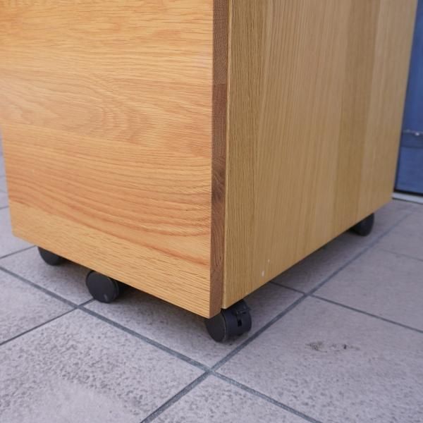人気のMUJI(無印良品)のオーク無垢材 デスクワゴンです 人気のMUJI(無印良品)のオーク無垢材 デスクワゴンです