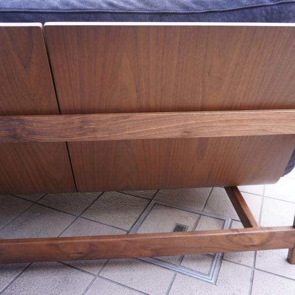 FUJI FURNITURE(冨士ファニチア)のnagi(ナギ)ウォールナット材3Pソファ
