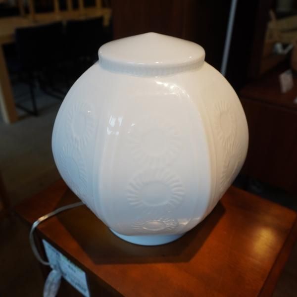 unico(ウニコ)のWHITE MOROCCO テーブルライトです。乳白色の unico(ウニコ)のWHITE MOROCCO テーブルライトです。乳白色の