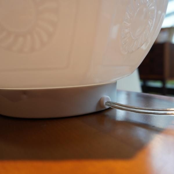 unico(ウニコ)のWHITE MOROCCO テーブルライトです。乳白色のシェード