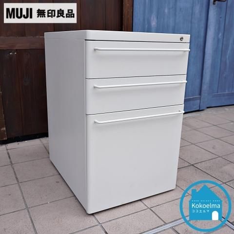 人気のMUJI(無印良品)のスチールキャビネットです。シンプルで