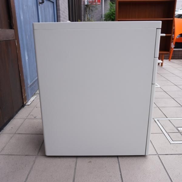 人気のMUJI(無印良品)のスチールキャビネットです。シンプルで 人気のMUJI(無印良品)のスチールキャビネットです。シンプルで