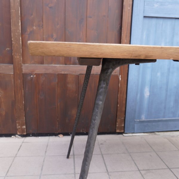 値下げ/ASPLUND(アスプルンド)で取り扱われているスクエアルーツ  NEXA(ネクサ)ダイニングテーブルです。アイアンとオーク材がインダストリアルな雰囲気。ブルックリンスタイル、男前家具♪ - kokoelma　 -ココエルマ-