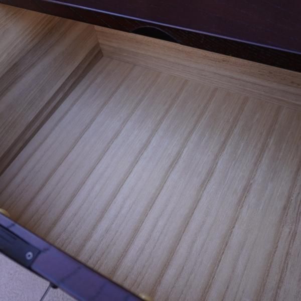 青木産業の欅材 くれない 古代 整理タンス二段です。欅材を贅沢 青木産業の欅材 くれない 古代 整理タンス二段です。欅材を贅沢