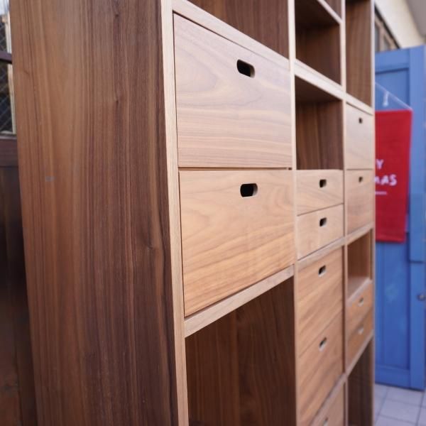 人気の無印良品(MUJI)のウォールナット材 5段・3列スタッキング 人気の無印良品(MUJI)のウォールナット材 5段・3列スタッキング