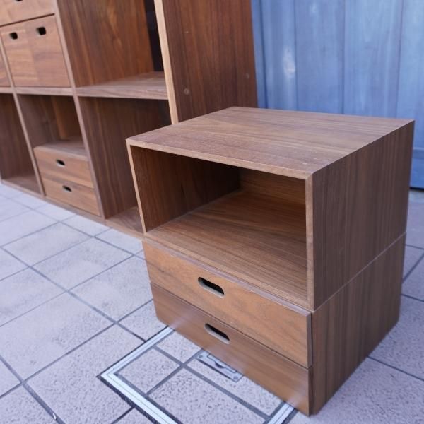 人気の無印良品(MUJI)のウォールナット材 5段・3列スタッキング 人気の無印良品(MUJI)のウォールナット材 5段・3列スタッキング