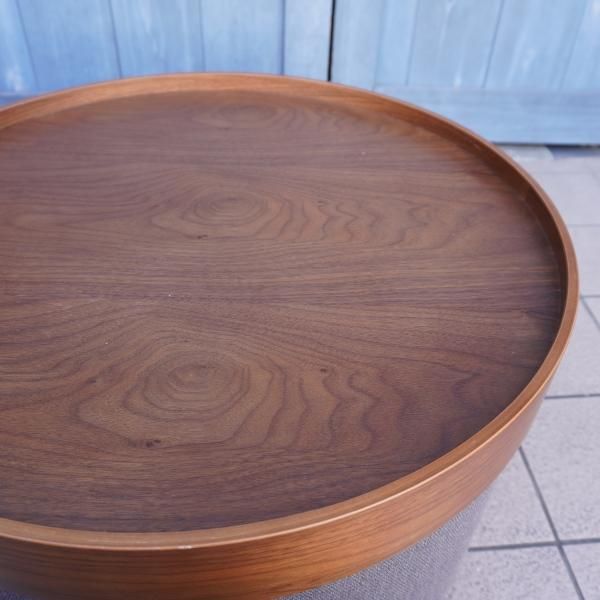 ACTUS(アクタス)で取り扱われているデンマークのブランドSOFTLINE(ソフトライン)のDRUMS POUF(ドラムス パフ)/ウォールナットです。トレーを外せばスツールになるリビングテーブル! - kokoelma -ココエルマ- 雑貨・中古家具・北欧家具・アンティーク家具の通販 ACTUS(アクタス)で取り扱われているデンマークのブランドSOFTLINE(ソフトライン)のDRUMS POUF(ドラムス パフ)/ウォールナットです。トレーを外せばスツールになるリビングテーブル! - kokoelma -ココエルマ- 雑貨・中古家具・北欧家具・アンティーク家具の通販