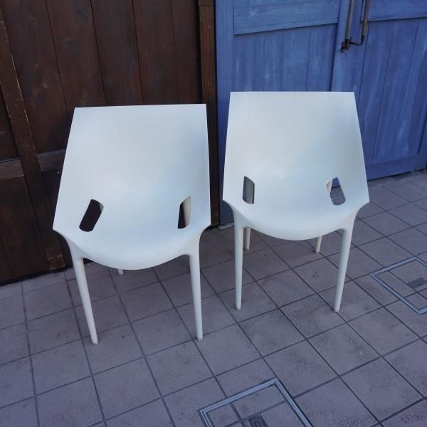 値下げ/イタリアのデザイナーズ家具ブランドKARTELL(カルテル)のドクターイエス  チェア2脚セットです。やや前方に傾いた座面と角ばったボディによって、包まれるような座り心地のダイニングチェア♪ - kokoelma　-ココエルマ- 