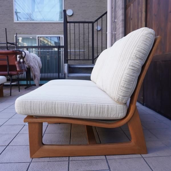 karimoku(カリモク家具)によるKIGUMI(木組)シリーズの2人掛け karimoku(カリモク家具)によるKIGUMI(木組)シリーズの2人掛け