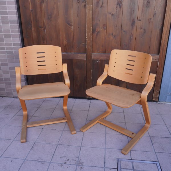 日本生まれ、デンマーク育ちの家具ブランドFormio(フォルミオ)の成型合板の美しさを活かしたビーチ材  デスクチェアーです。成長に合わせて高さ調整も可能なので末永くご使用頂ける学習椅子です♪ - kokoelma　-ココエルマ-