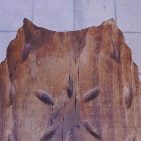 馬蹄デザイン スツール イス アンティーク家具 馬蹄型のアンティーク調のスツールです。レトロな模様が