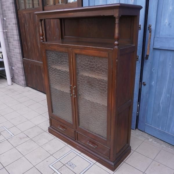 値下げ/昭和レトロな開き扉のすりガラスがどこかノスタルジック