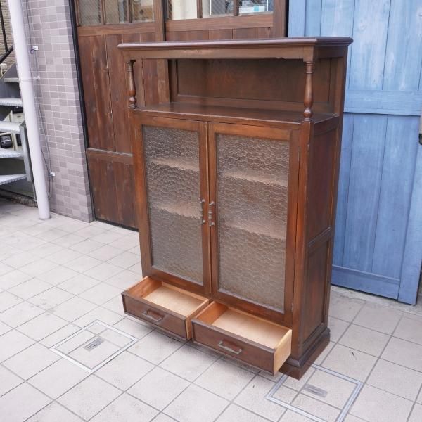 値下げ/昭和レトロな開き扉のすりガラスがどこかノスタルジック 値下げ/昭和レトロな開き扉のすりガラスがどこかノスタルジック