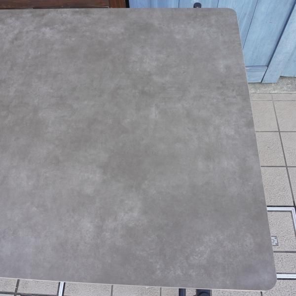moda en casa(モーダ・エン・カーサ)のpipa tableです!薄型の moda en casa(モーダ・エン・カーサ)のpipa tableです!薄型の