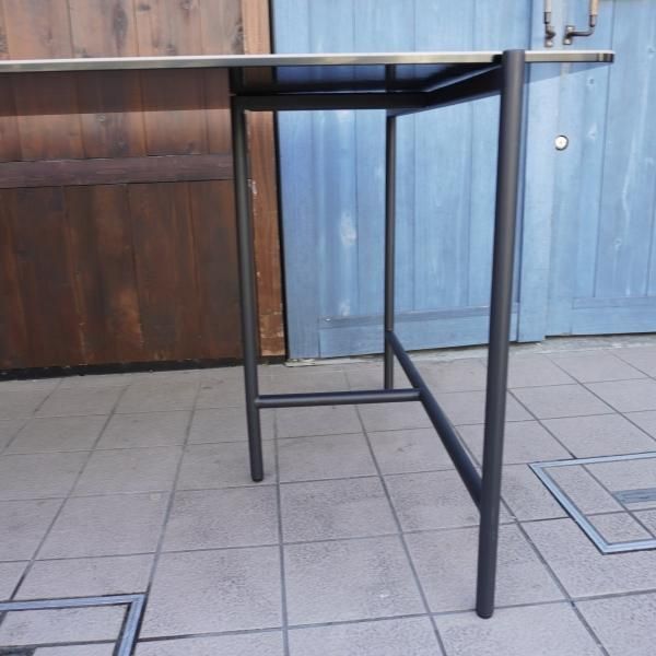moda en casa(モーダ・エン・カーサ)のpipa tableです!薄型の moda en casa(モーダ・エン・カーサ)のpipa tableです!薄型の