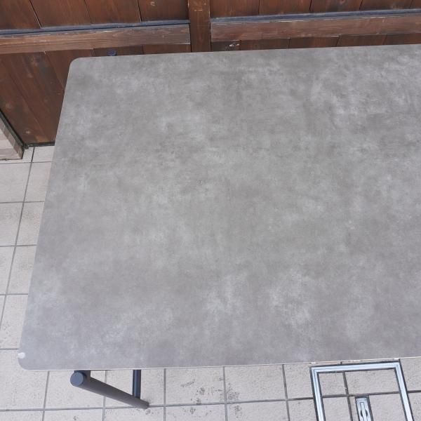 moda en casa(モーダ・エン・カーサ)のpipa tableです!薄型の moda en casa(モーダ・エン・カーサ)のpipa tableです!薄型の