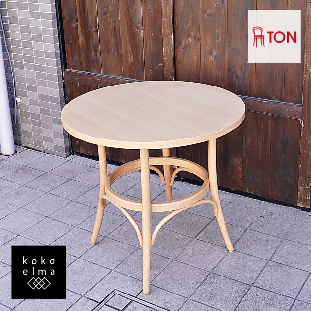 TON (トン)よりウィンザー 正方形ダイニングテーブルです。シンプルな 