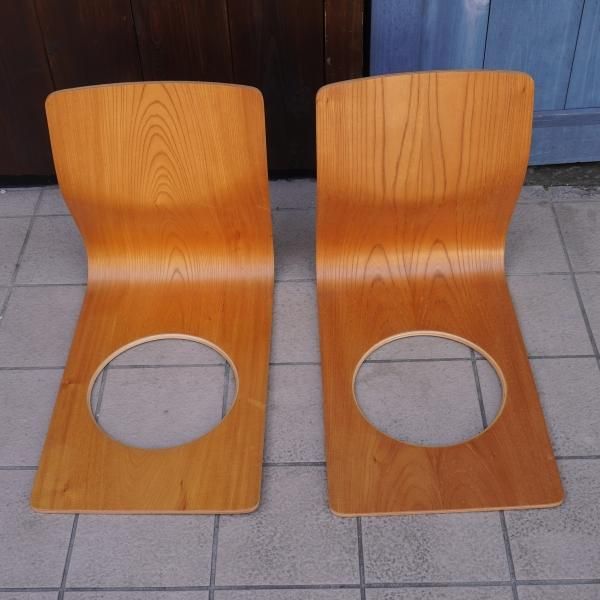 天童木工(TENDO)のケヤキ材を使用した曲木 座椅子 2脚セットです 天童木工(TENDO)のケヤキ材を使用した曲木 座椅子 2脚セットです