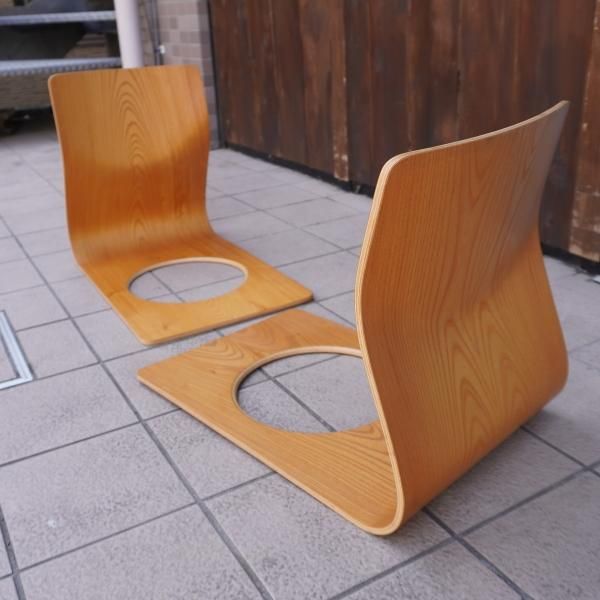 天童木工(TENDO)のケヤキ材を使用した曲木 座椅子 2脚セットです 天童木工(TENDO)のケヤキ材を使用した曲木 座椅子 2脚セットです