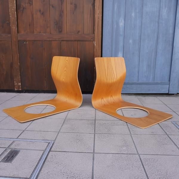 天童木工(TENDO)のケヤキ材を使用した曲木 座椅子 2脚セットです 天童木工(TENDO)のケヤキ材を使用した曲木 座椅子 2脚セットです