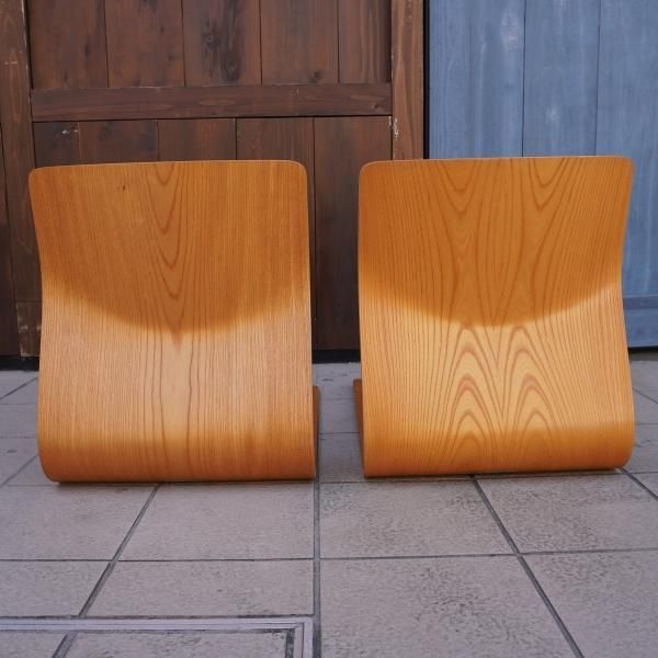 天童木工(TENDO)のケヤキ材を使用した曲木 座椅子 2脚セットです 天童木工(TENDO)のケヤキ材を使用した曲木 座椅子 2脚セットです