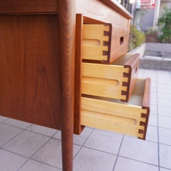 値下げ/デンマークから入荷したチーク材を使用した片袖デスク 値下げ/デンマークから入荷したチーク材を使用した片袖デスク