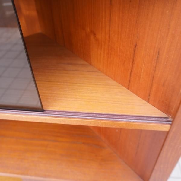 値下げ/デンマーク製のチーク材を使用したコーナーキャビネットです