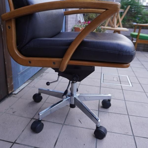老舗家具メーカーHAMAMOTO(浜本工芸)のナラ無垢材を使用したDSA 老舗家具メーカーHAMAMOTO(浜本工芸)のナラ無垢材を使用したDSA