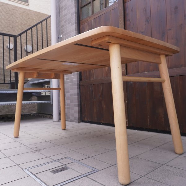 NITORI(ニトリ)のDTナチュレ  ダイニングテーブルです。天然木メープル材のナチュラルな質感がどんなインテリアにも馴染む食卓は北欧スタイルなどにオススメです♪ - kokoelma　 -ココエルマ- 　雑貨・中古家具・北欧家具・アンティーク家具の通販　インテリアショップ　多摩モノレール沿い
