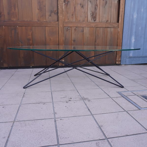 IDEE（イデー）の”O.R.T.F.リビングテーブル”です。ガラス天板に合わせ 