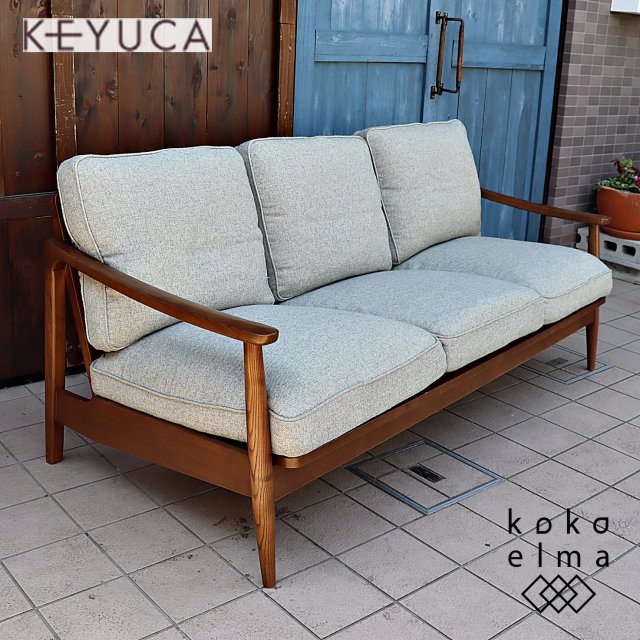 KEYUCA(ケユカ)で取り扱われていたアッシュ材 3Pソファです。落ち着いた色合いは北欧テイストやカフェ風のお部屋にもぴったりの3人掛けソファ！！カバーリングタイプでメンテナンス性も◎