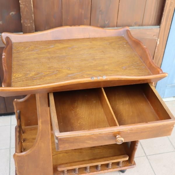 karimoku(カリモク家具) アンティーク調 キッチンワゴンです