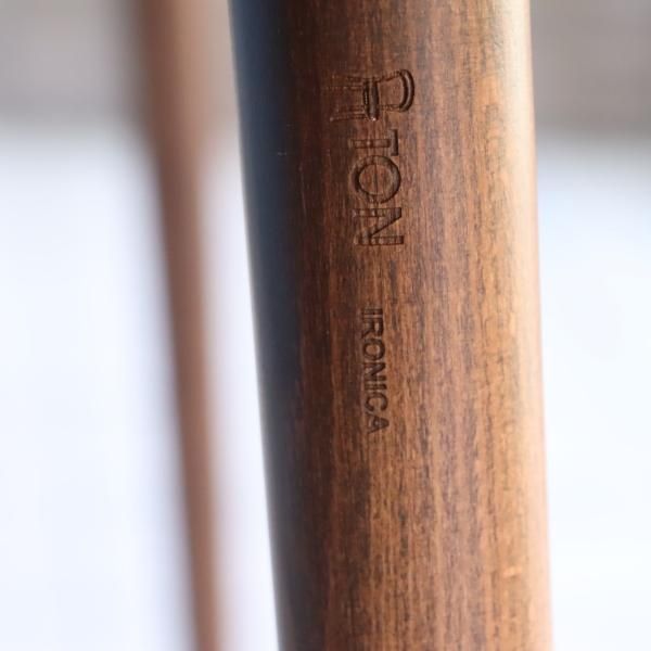 TON (トン)よりウィンザー ダイニングテーブルです。シンプルな TON (トン)よりウィンザー ダイニングテーブルです。シンプルな