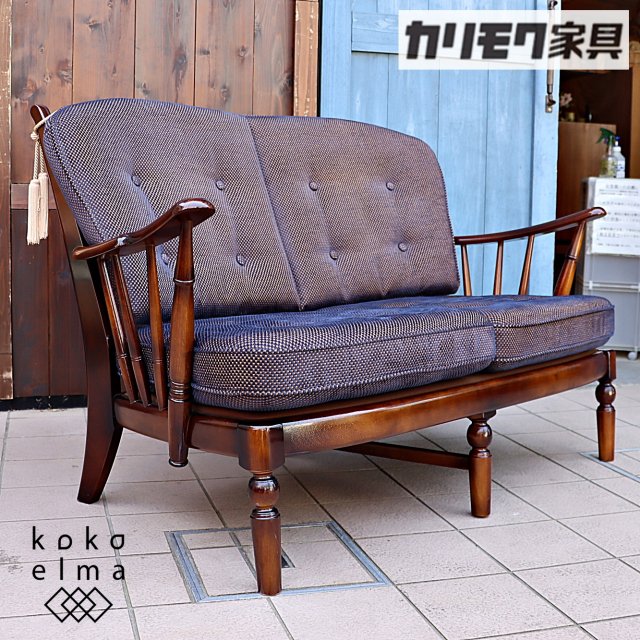 Karimoku(カリモク家具)のCOLONIAL(コロニアル)シリーズWC4702 2人掛椅子です。ブナ材フレームのクラシックなデザインが上品な張り地を引き立てるラブソファ♪タッセルがアクセントに！