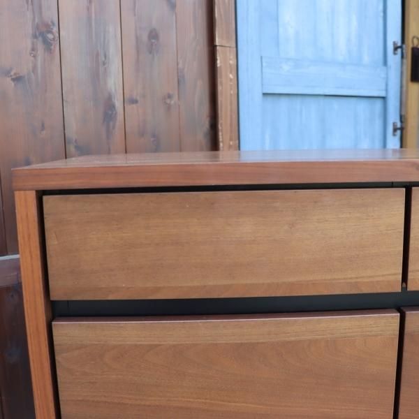 ACTUS(アクタス)のMUSICA2(ムジカ2) 3段チェストです。ウォールナット