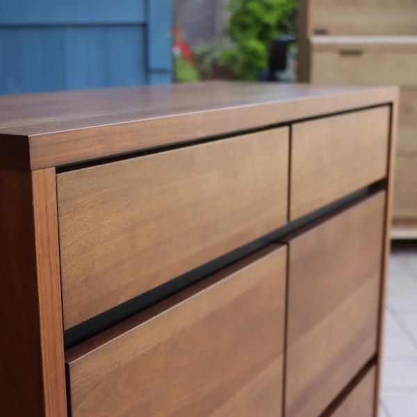 ACTUS(アクタス)のMUSICA2(ムジカ2) 3段チェストです。ウォールナット