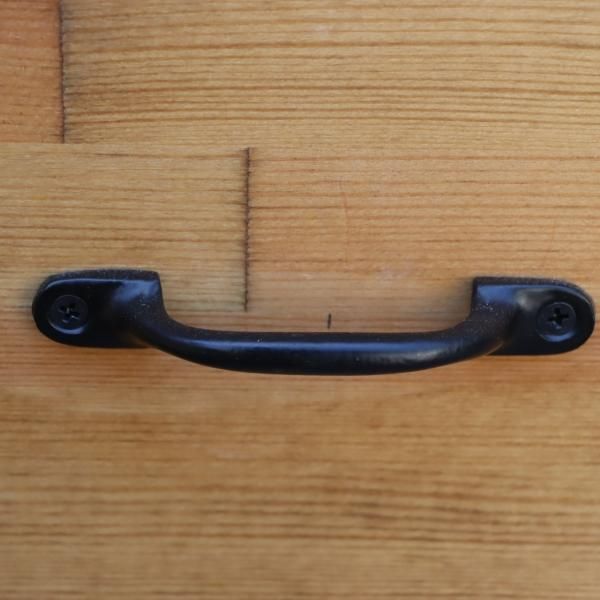 minne(ミンネ)購入。ハンドメイド 天然木無垢材のレンジボードです。木の質感が全面に押し出されたキッチンカウンター。アイアンの把手がアクセントになり 、西海岸スタイルや男前インテリアにも♪ - kokoelma -ココエルマ- 雑貨・中古家具・北欧家具・アンティーク家具の 